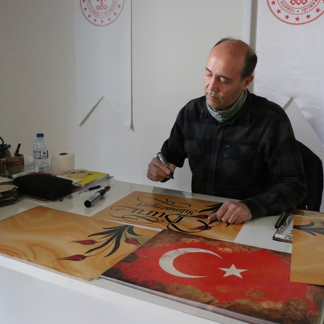 Karaciğer nakli olan Kayserisporlu eski futbolcunun kaligrafi sergisi