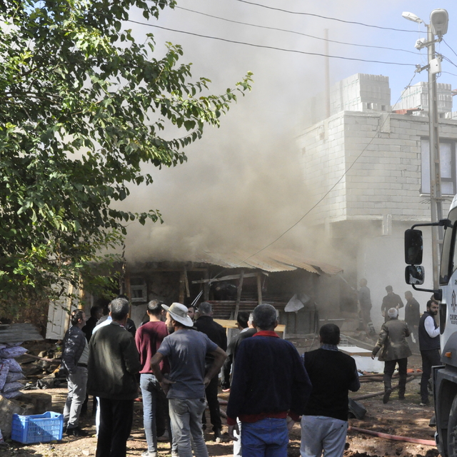 Çukurca'da evde çıkan yangın söndürüldü