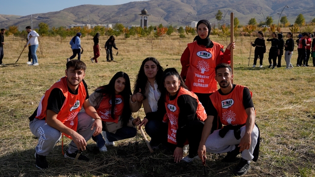 Muş'ta fidan dikme etkinliği düzenlendi