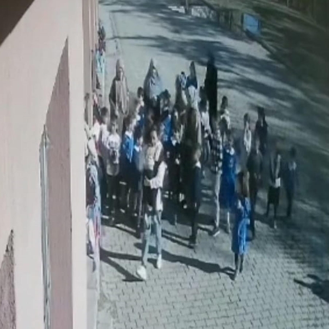 Nefes borusuna şeker kaçan çocuğu, öğretmenler Heimlich manevrasıyla kurtar...