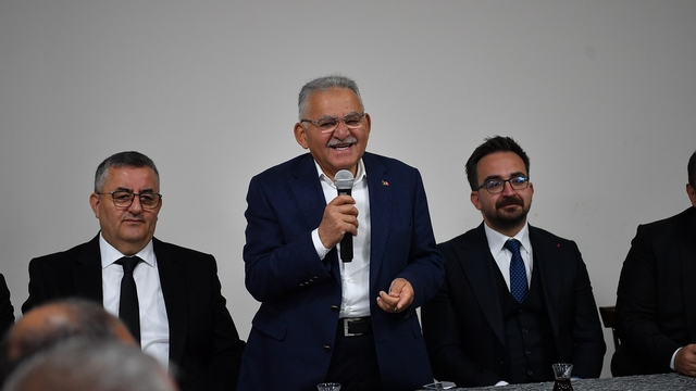 Başkan Büyükkılıç kahvaltıda belediye çalışanlarıyla buluştu