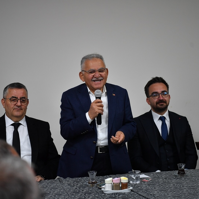 Başkan Büyükkılıç kahvaltıda belediye çalışanlarıyla buluştu