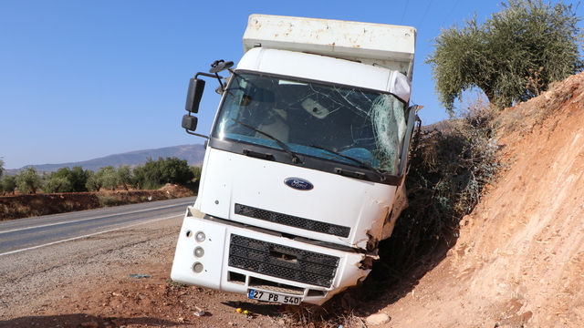 Kilis'te zincirleme kazada 3 araçta hasar oluştu