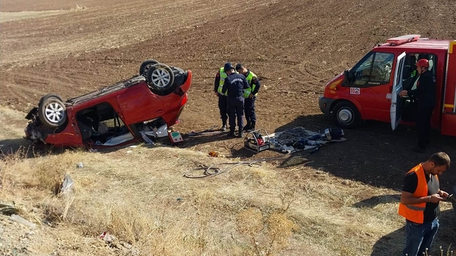 Konya'da devrilen otomobildeki 1 kişi öldü, 2 kişi yaralandı