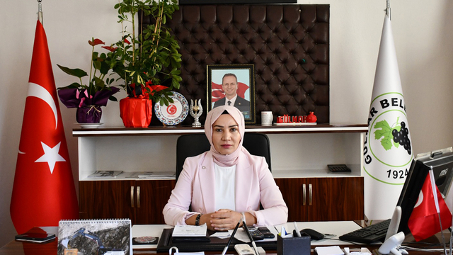 Gülnar ilçesinde AK Parti'li Huriye Özer belediye başkan yardımcılığına getirildi