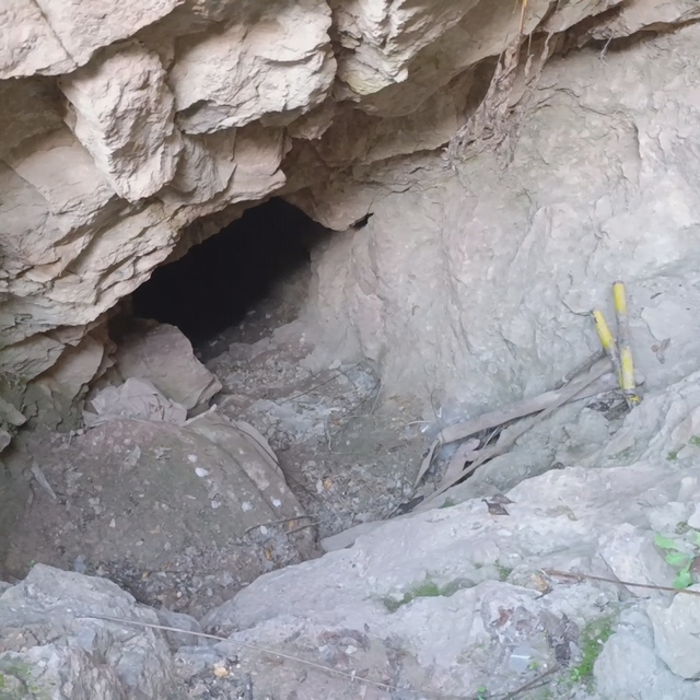 Defineciler dağı 15 metre kazmışlar