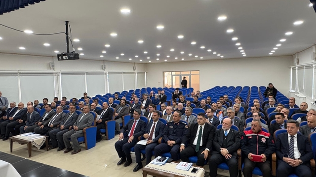 Sakarya Valisi Doğan, Taraklı'da incelemelerde bulundu