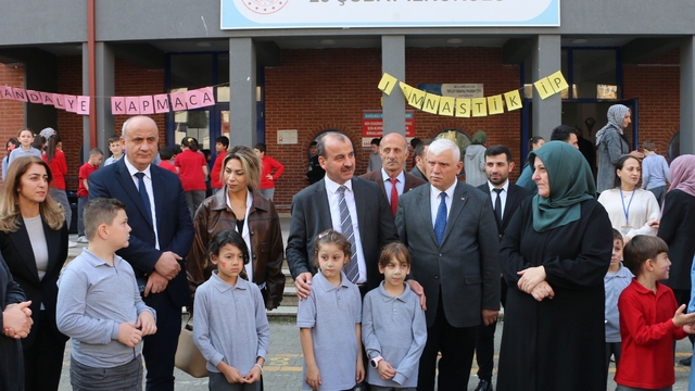 Trabzon Milli Eğitim Müdürü Hasan Uygun'dan Of'taki okullara ziyaret