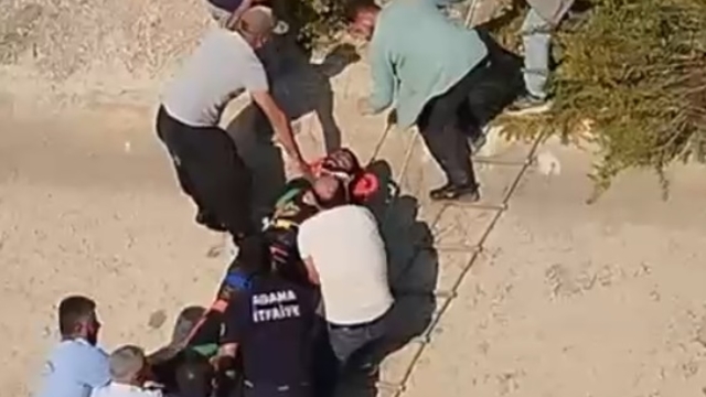 Motosiklet sulama kanalına düştü: 2 yaralı