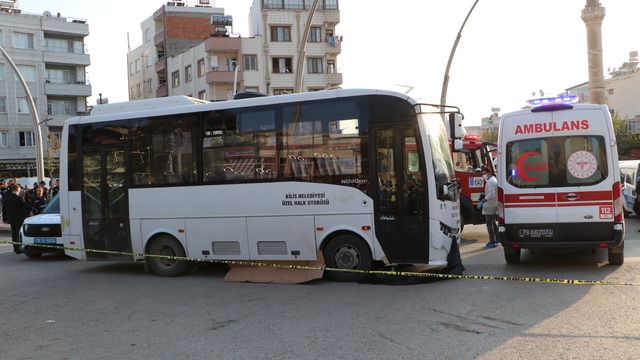 Kilis'te halk otobüsünün çarptığı kadın hayatını kaybetti