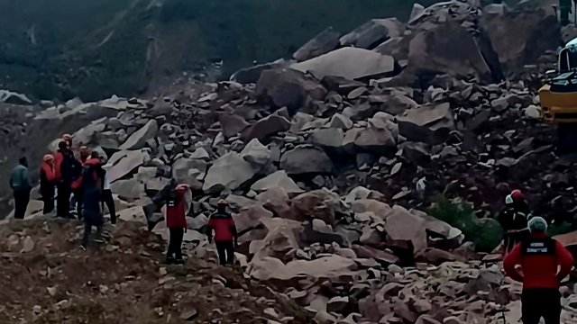 Ordu'da taş ocağında göçük meydana geldi; 2 kişi enkaz altında kaldı