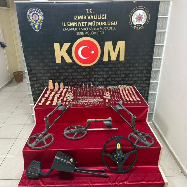 İzmir'deki operasyonda 1142 adet tarihi eser ele geçirildi