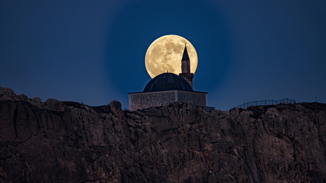 Kasım Dolunayı Van semalarında görsel şölen sundu