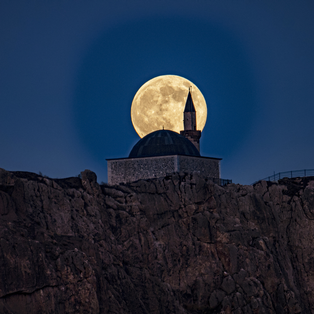 Kasım Dolunayı Van semalarında görsel şölen sundu