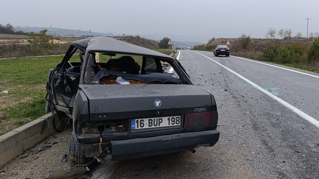 Bursa'da 2 otomobilin çarpıştığı kazada 1 kişi öldü, 2 kişi yaralandı
