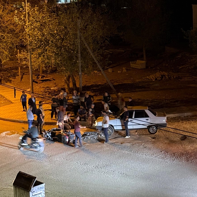 Adana'da iki motosiklet çarpıştı: 2 yaralı