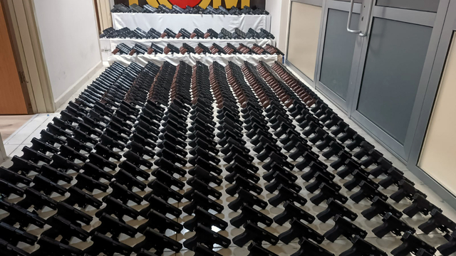 Kurusıkı tabancaları ateşli silaha dönüştüren çeteye 6 ilde operasyon; 21 gözaltı
