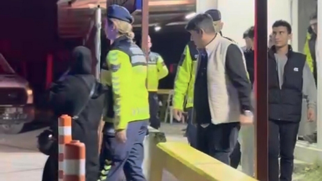 Aydın'da 9 kaçak göçmen ile 2 organizatör şüphelisi yakalandı