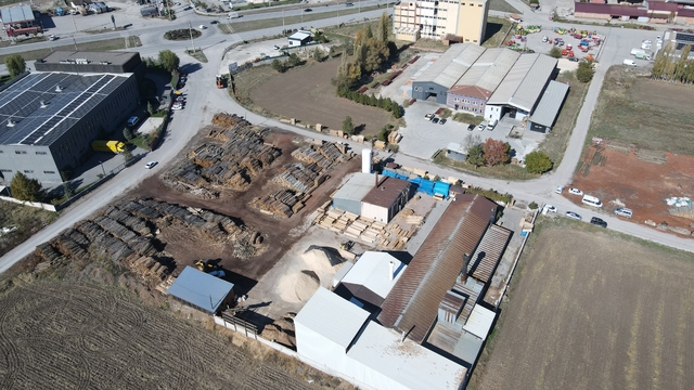 Çorum'da kadın girişimcinin kurduğu pelet fabrikası ahşap atıklarını ekonomiye kazandırıyor