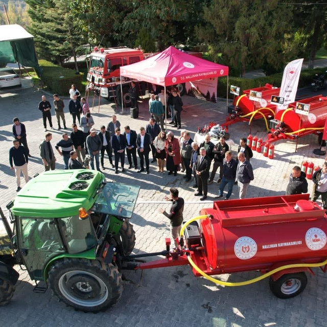 Nallıhan'da proje kapsamında mahallelere yangın tankeri verildi
