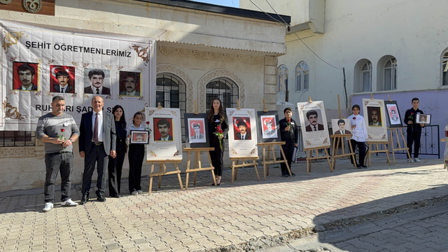 Mardin'de şehit öğretmenler anıldı