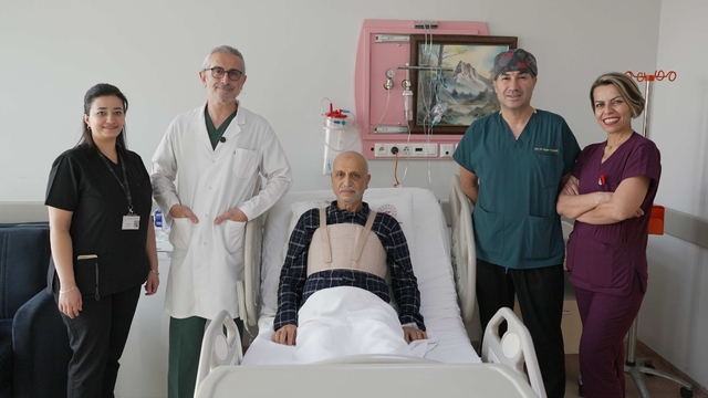 Kalbinde tümör ve 3 ana damar tıkanıklığı tespit edilen hasta ameliyatla sağlığına kavuştu
