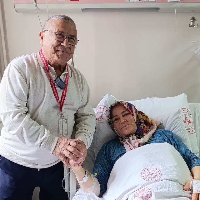 Karnından 8,5 kiloluk kitle çıkarıldı