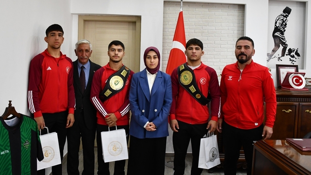 Başarılı güreşçilerdenKaymakam Güneş'e ziyaret