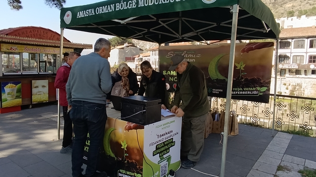 Amasya'da vatandaşlara ücretsiz fidan dağıtıldı