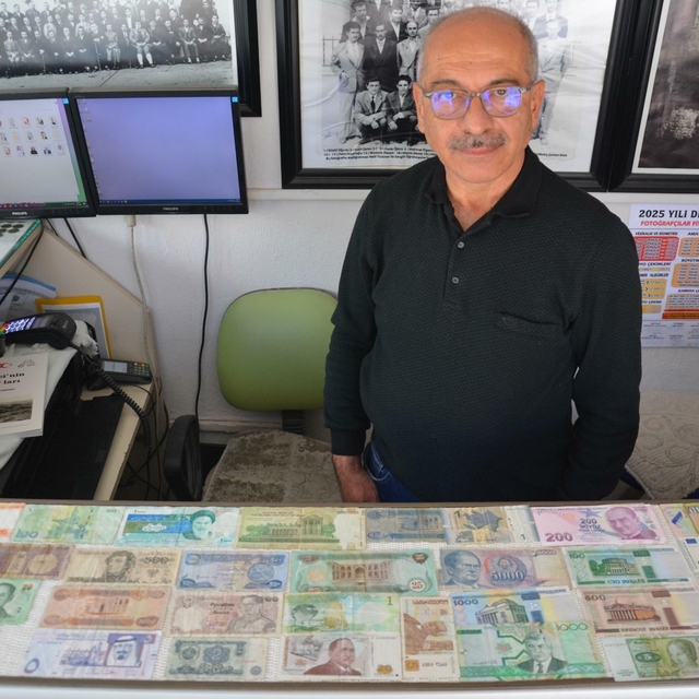 Manisalı fotoğrafçı 50 ülkenin paralarıyla koleksiyon oluşturdu