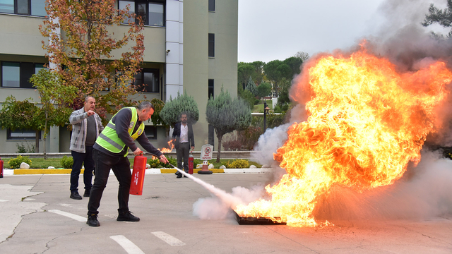Balıkesir Üniversitesinde deprem ve yangın tatbikatları yapıldı