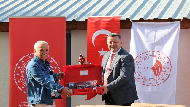 Yalıhüyük'te üreticilere hibe ekipman verildi