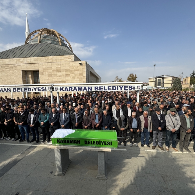 Karaman'da beşinci kattan düşmesi sonucu ölen öğretmenin cenazesi defnedild...