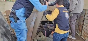 TIR'ın dorsesindeki gizli bölgede 20 kaçak göçmen yakalandı