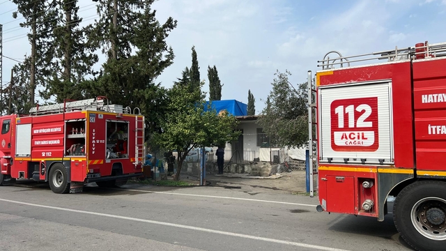 Hatay'da evde çıkan yangında anne ve oğlu dumandan etkilendi