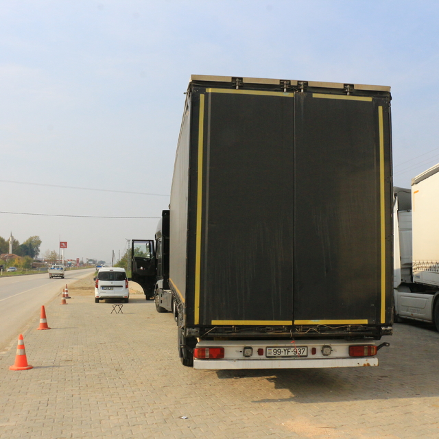 Durdurulan TIR'dan 11 kaçak göçmen çıktı