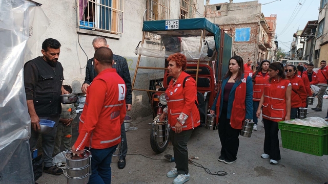 Kızılay çalışanının tabanca ile vurulduğu bölgede yemek dağıtımı yapıldı
