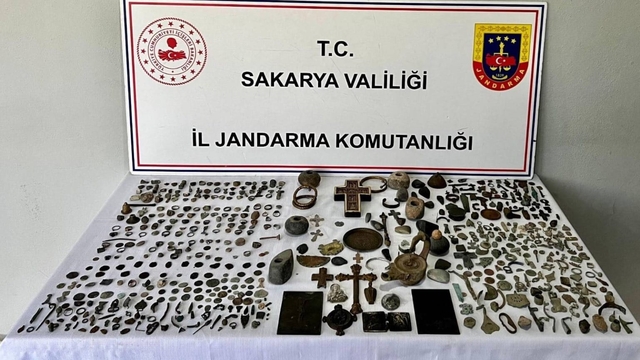 Sakarya'da 'Anadolu Mirası' operasyonu; 589 parça tarihi eser ele geçirildi