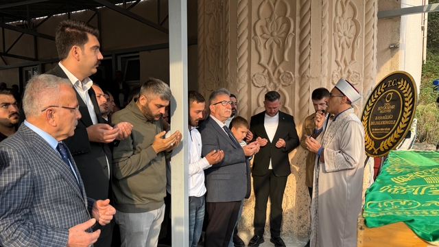 Taş ocağındaki göçükte yaşamını yitiren operatör, toprağa verildi