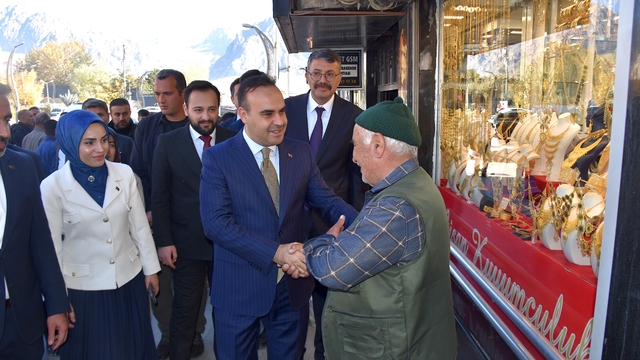 Bakan Kacır, AK Parti Hakkari İl Başkanlığı'nda konuştu: