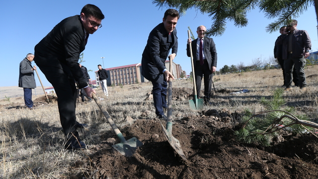 Karabağ Zaferi'nin 5. yıl dönümü dolayısıyla Kars'ta 44 fidan toprakla buluşturuldu