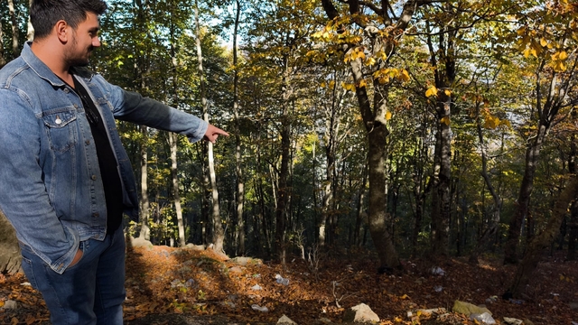 Amanos Dağları'ndaki sonbahar renkleri şölenine çöp yığını gölgesi