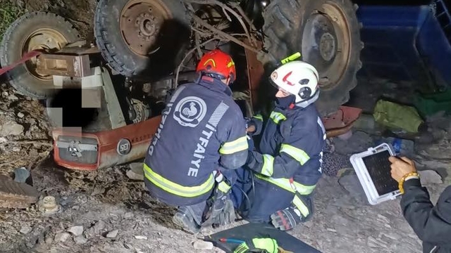 Denizli'de devrilen traktördeki karı koca öldü