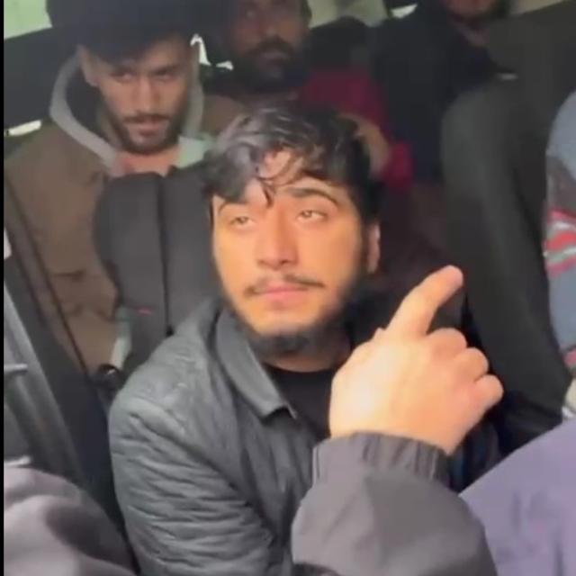 Sakarya'da 13 kaçak göçmen yakalandı; sürücü tutuklandı