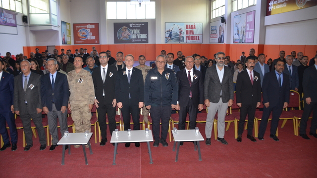 Bulanık'ta "Atatürk'ü Anma Programı" düzenlendi