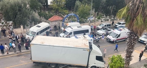 Midibüs ile kamyon çarpıştı; 22'si öğrenci, 23 yaralı