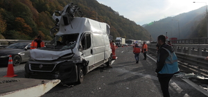Minibüs, otoyolda TIR ile yolcu otobüsüne çarptı
