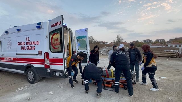 Konya'da üzerine iskele düşen 2 işçi yaralandı