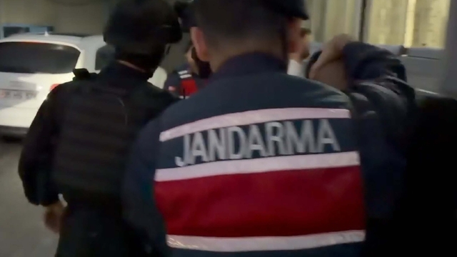 İzmir'de suç örgütü operasyonunda şüpheliler adliyede