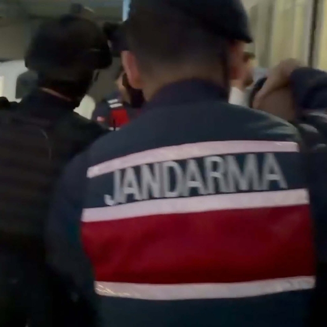 İzmir'de suç örgütü operasyonunda şüpheliler adliyede